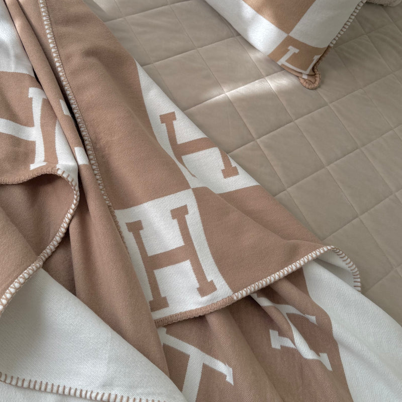 Luxury Wool-Cashmere Throw